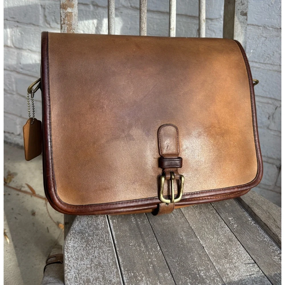 🌟Vintage 🌟COACH 70's TWO TONED Saddle/ buckle Courier Large